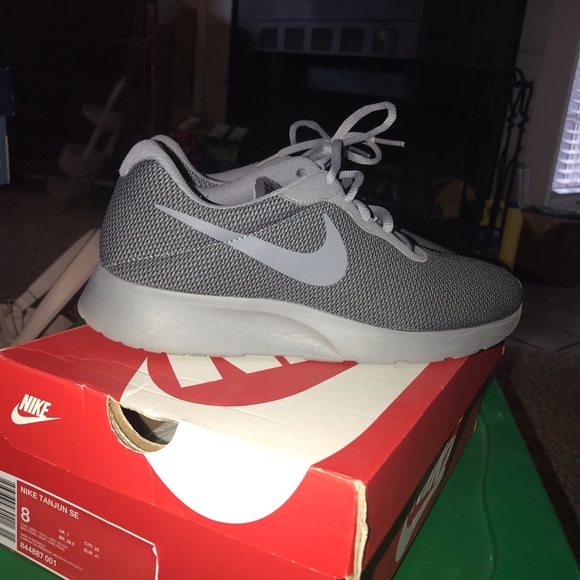 Nike Tanjun SE - Picture 2 of 8